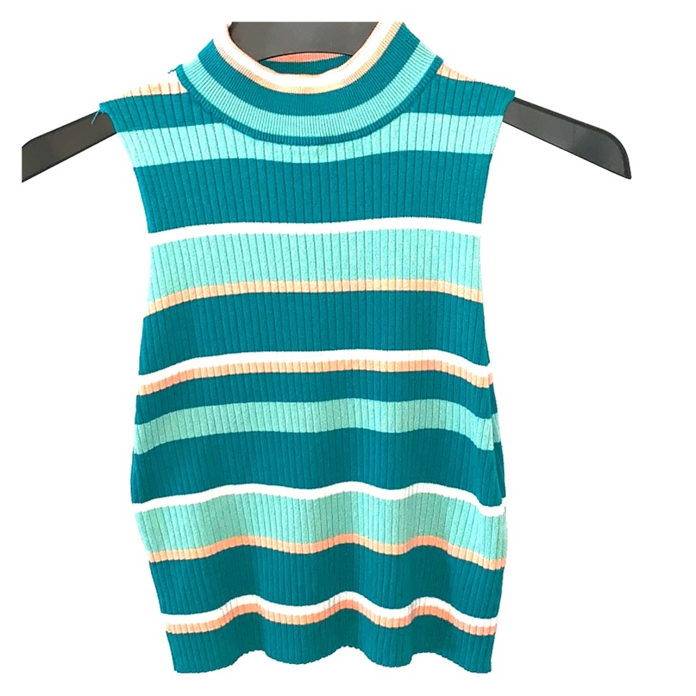 Striped sleeves knit shirt